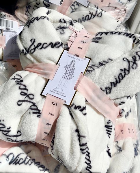 Плюшевий халат Victoria&rsquo;s Secret Short Cozy Robe VS-SCR фото